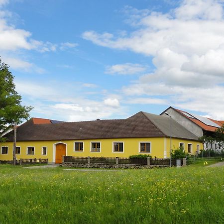 Biohof Weissensteiner Apartamento Ullrichs Exterior foto