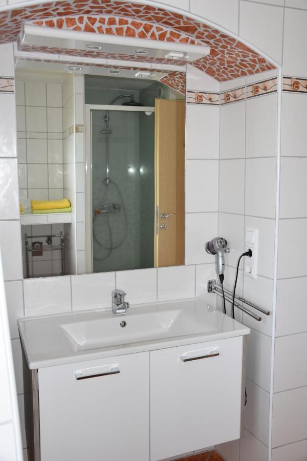 Biohof Weissensteiner Apartamento Ullrichs Exterior foto