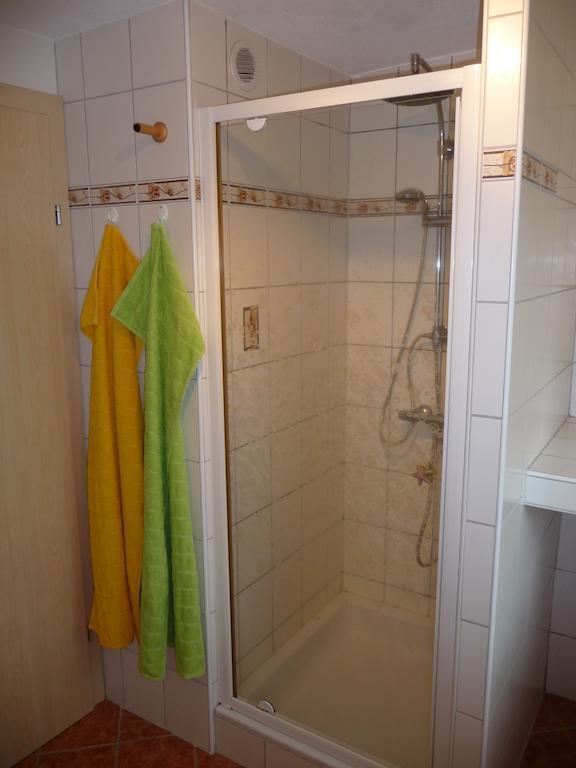 Biohof Weissensteiner Apartamento Ullrichs Quarto foto