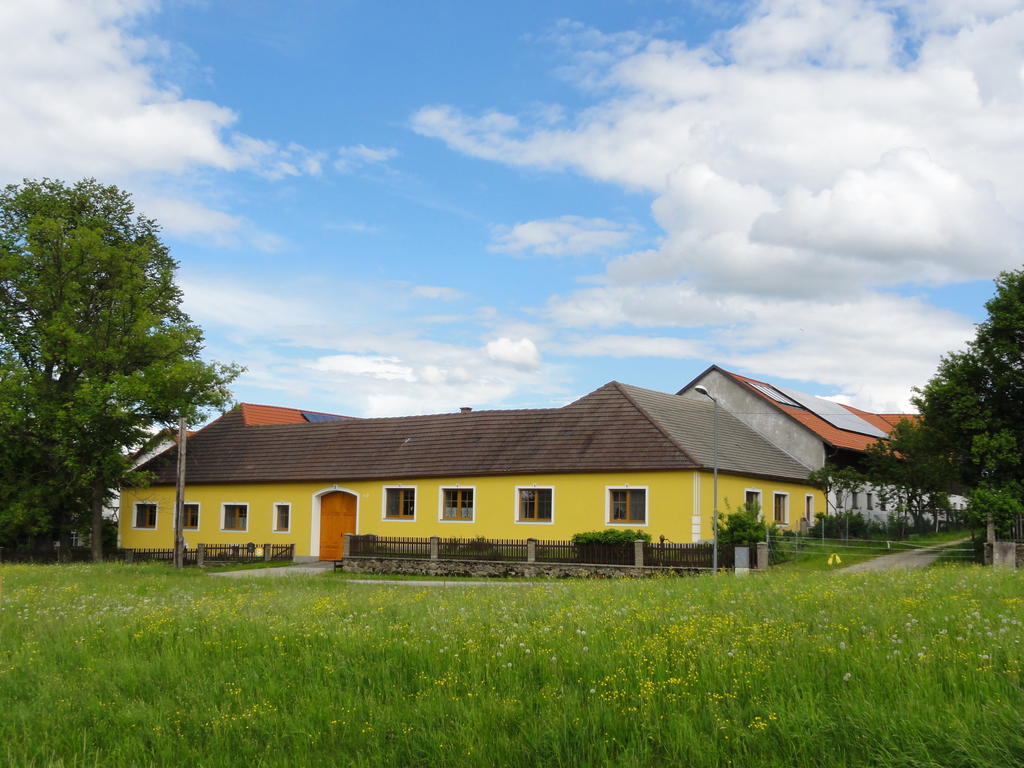 Biohof Weissensteiner Apartamento Ullrichs Exterior foto